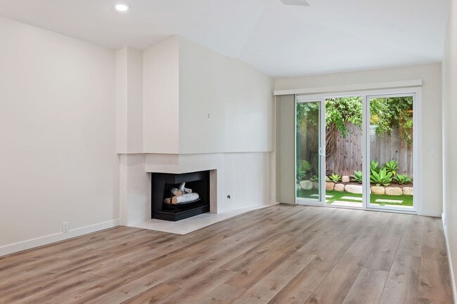 Foto del edificio - Welcome to this charming 2-bedroom, 1.5-ba...