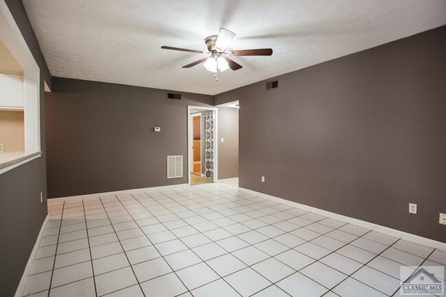 Building Photo - 168 Scandia Cir