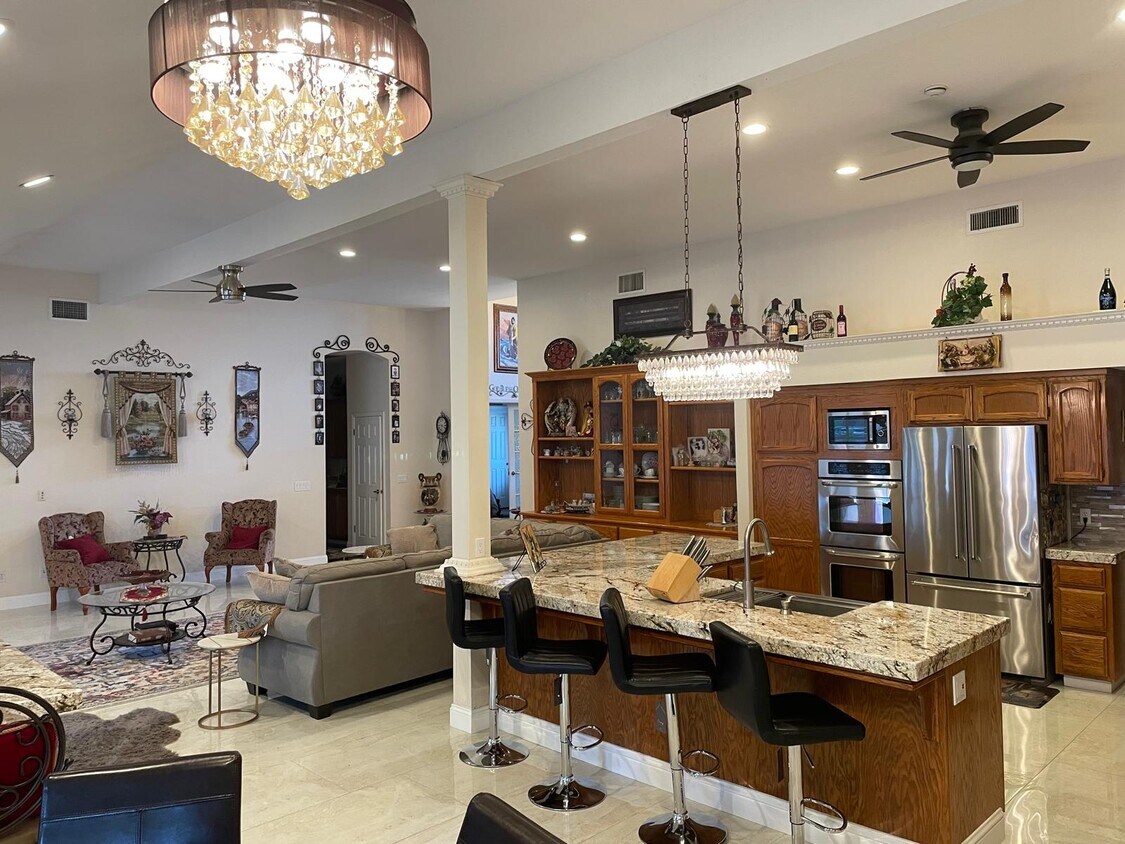 Foto principal - 11310 Pinehaven Ave