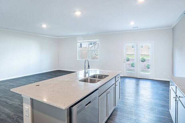 Foto del edificio - 2473 Bayberry St