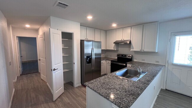 Foto del edificio - ? Special Move-In Offer – Limited Time! ?