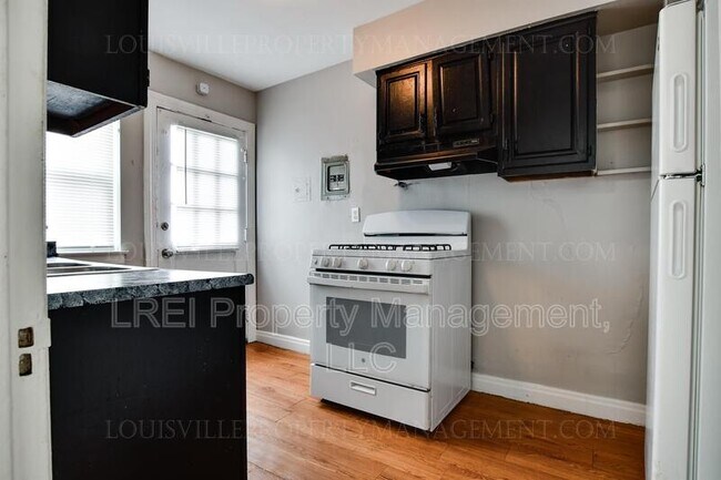 Building Photo - 649 S 44th St