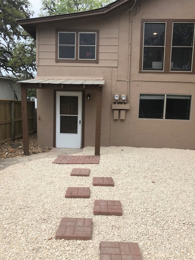 615 13th St, Bandera, TX 78003 Townhome Rentals in Bandera TX