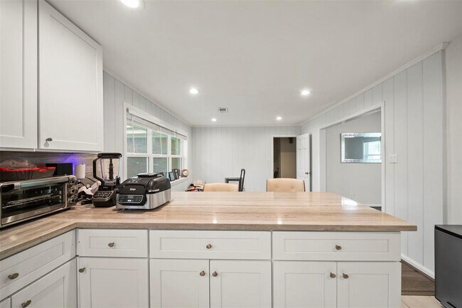 Foto del edificio - 5034 Darnell St