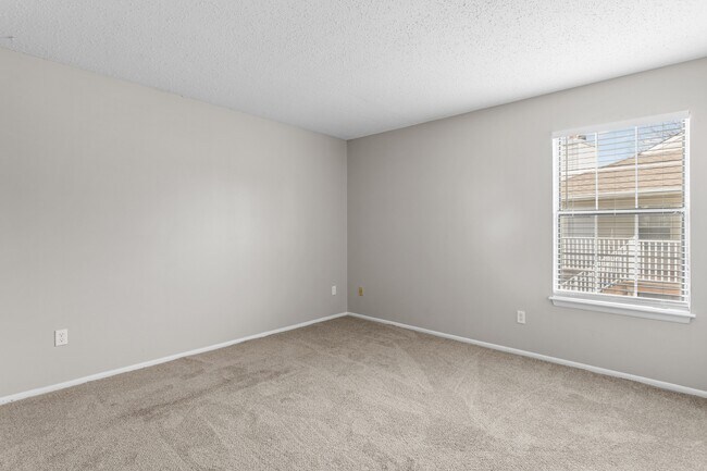 Building Photo - 503 Peak Ct