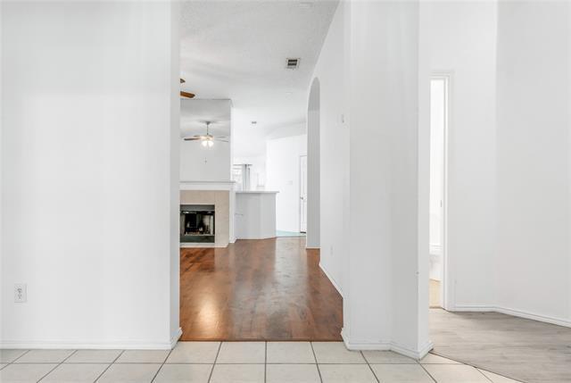 Building Photo - 5634 Creekhollow Dr