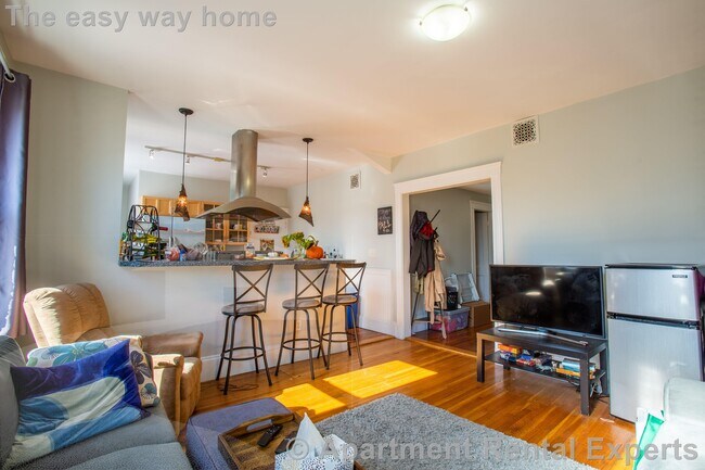 Building Photo - 6 Belmont St