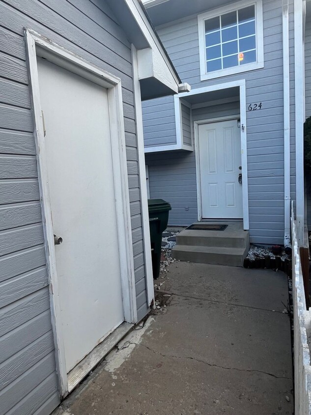 Primary Photo - Inviting 2-Bed, 1.5-Bath Townhome with Gar...