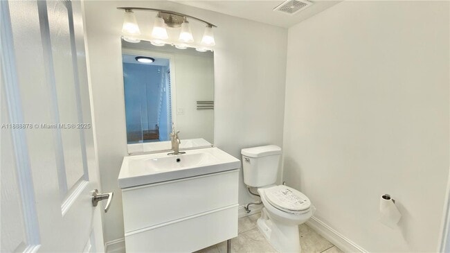 Foto del edificio - 501 Racquet Club Rd