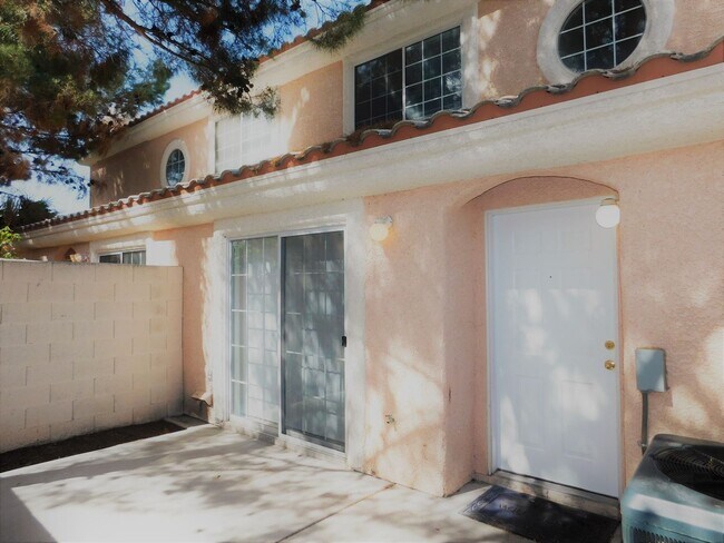 Building Photo - Charming 3 bed  Townhouse - Durango & Chey...