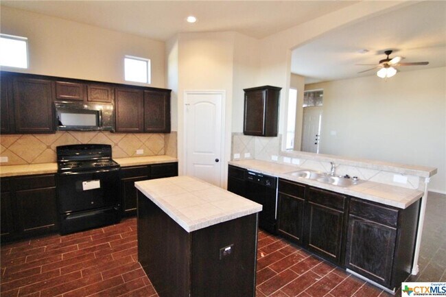 Foto del edificio - 501 Creekside Cir