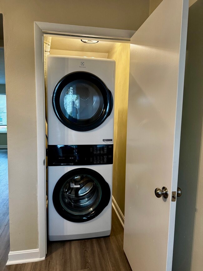 Building Photo - 8570 Chesapeake Blvd