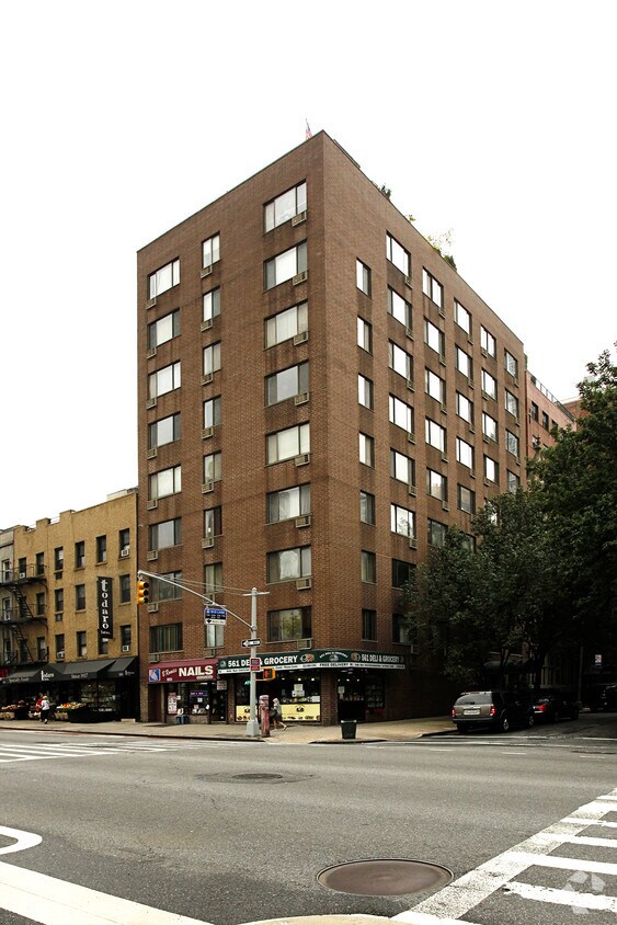 Foto principal - 250 E 31st St