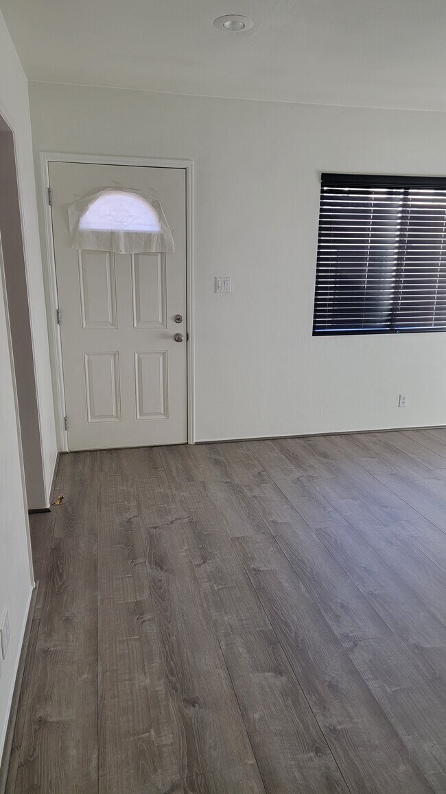 Foto del edificio - 2204 Aviation Way