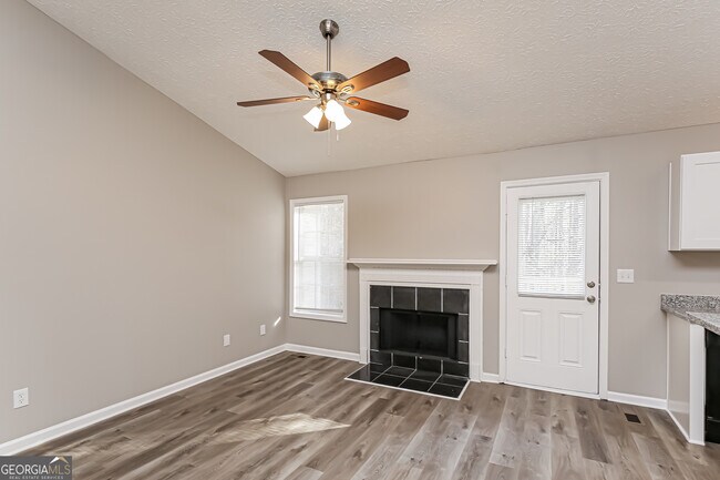 Foto del edificio - 3957 Edgebrook Dr
