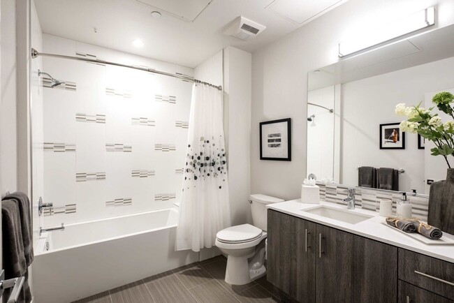 Interior Photo - Seven West DTLA