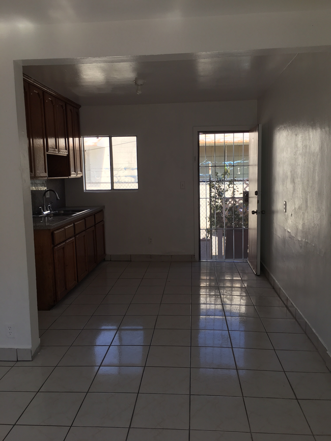 Building Photo - 1517 Plaza del Amo