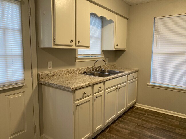 Foto del edificio - 150 Stratford Ln