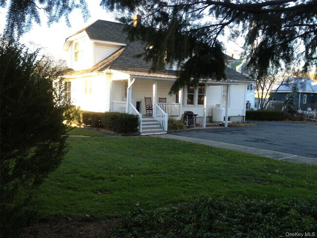 Building Photo - 232 Maple Ave