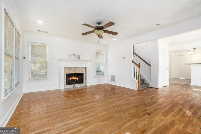 Building Photo - 719 Magnolia St NW