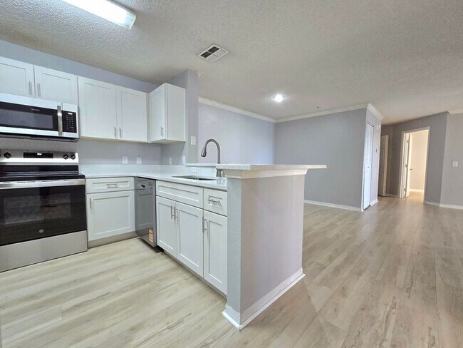 Building Photo - 4240 Summer Landing Dr