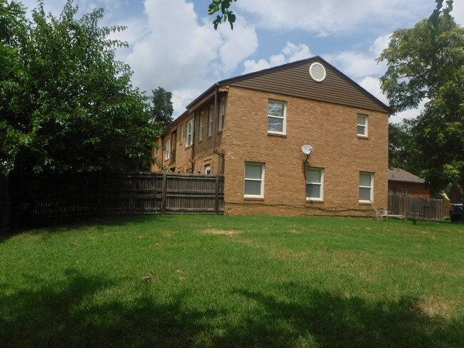 Building Photo - 400 S Hydraulic St