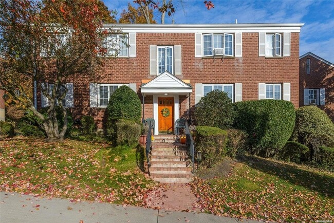 UHalee - UHalee House