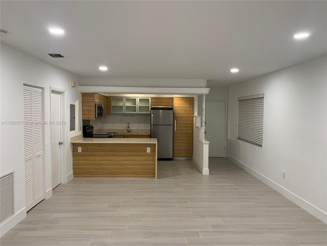 Building Photo - 315 Majorca Ave