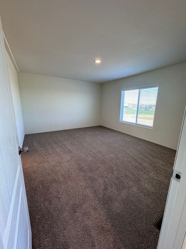 Building Photo - Beautiful 4 bed 2 bath new build home!