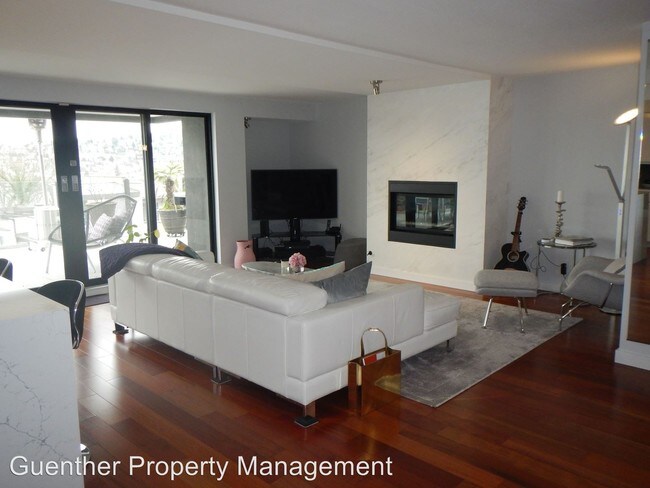 Foto del edificio - 2040 Waverly Pl N