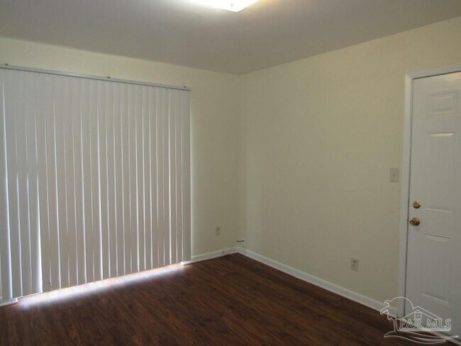 Building Photo - 2117 Packwood Dr