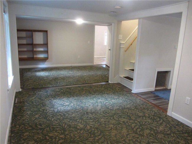 Building Photo - 143 Cowesett Rd