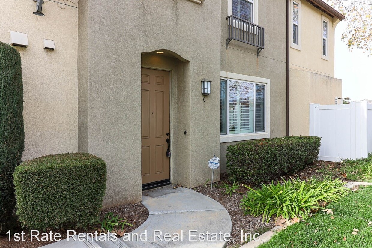 Primary Photo - 3 br, 2.5 bath House - 27900 John F. Kenne...
