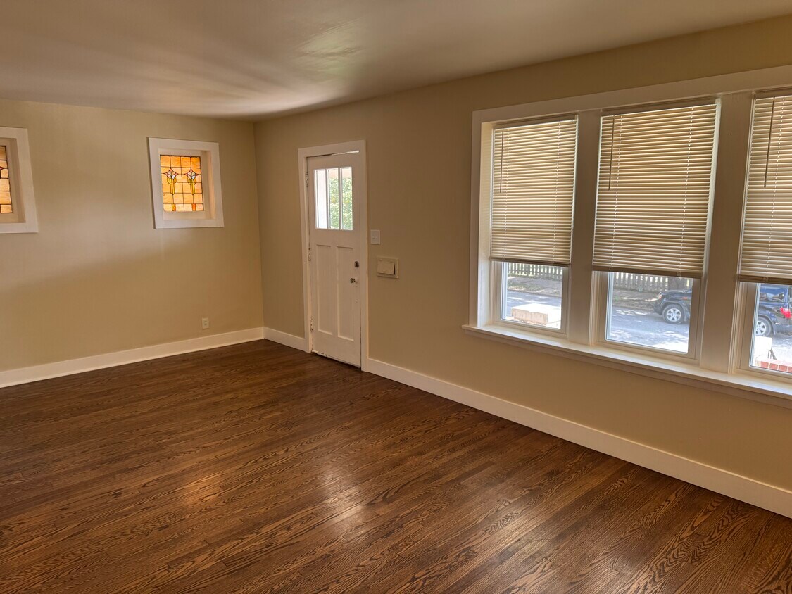 Building Photo - 3141 Clifton Ave