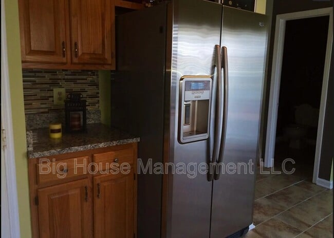 Building Photo - 5802 Appleford Dr