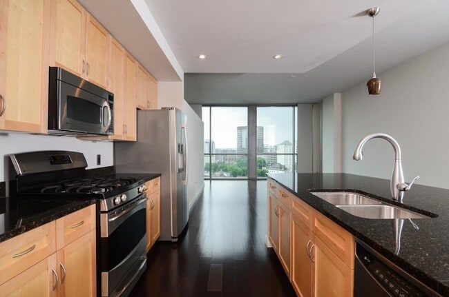Building Photo - Gorgeous Downtown-Facing One Bedroom in Th...