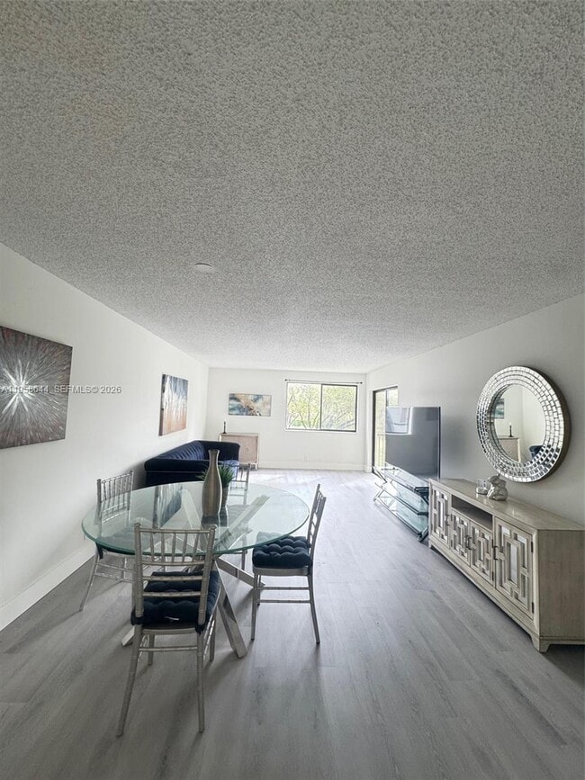 Foto del edificio - 163 Lakeview Dr