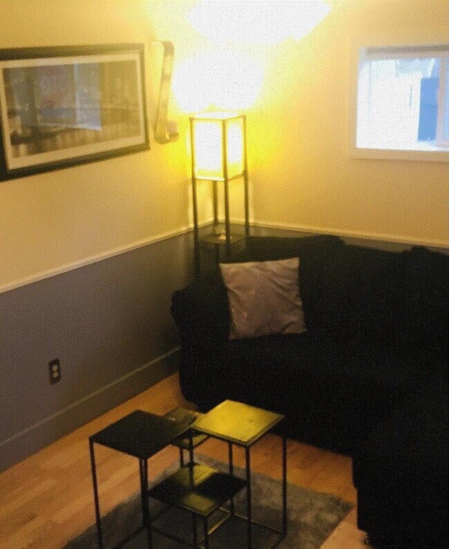 Building Photo - 945 Cutler St