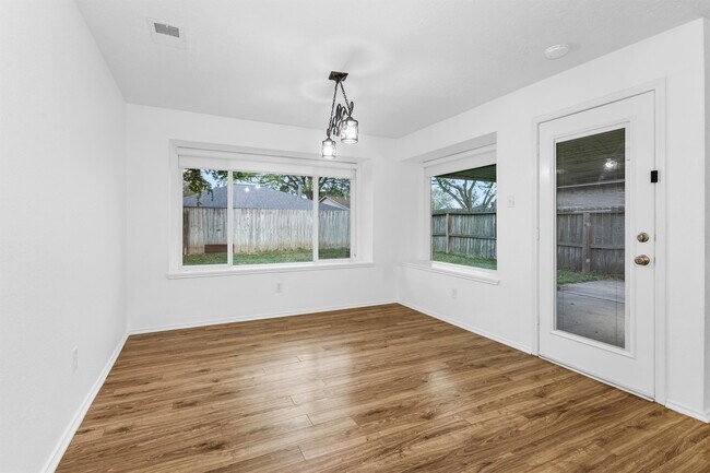 Foto del edificio - 1215 Three Forks Dr