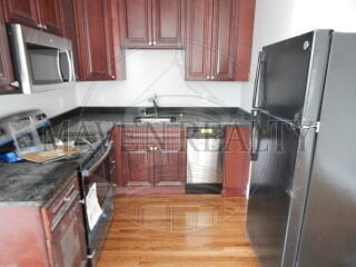 Building Photo - 17 Henderson St