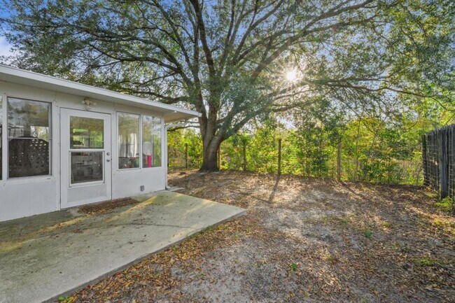 Building Photo - 7728 Pikes Peak Dr