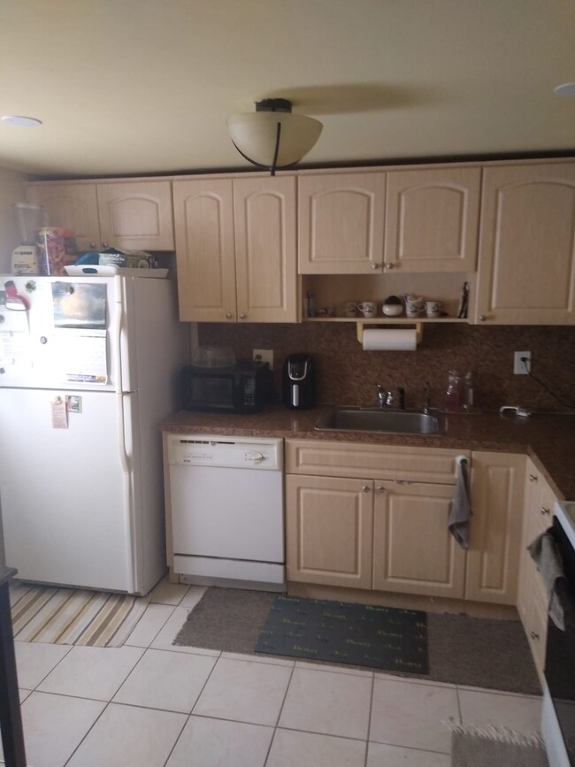 Kitchen - 19305 NE 2nd Ave
