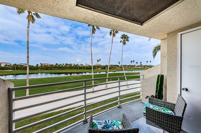 Building Photo - 6141 Bahia Del Mar Blvd S