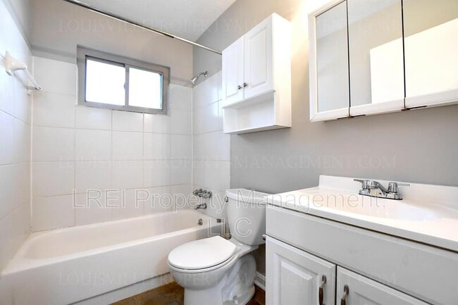 Building Photo - 6806 Blackhorse Dr