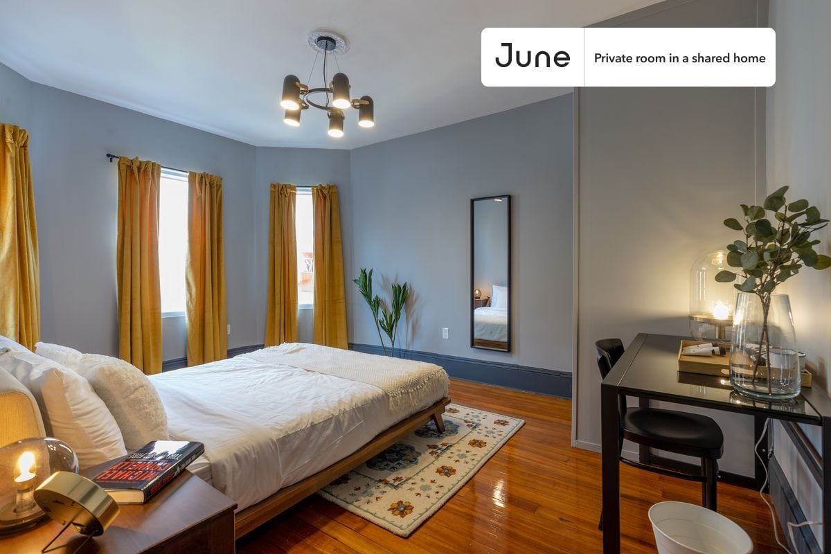 Room in Shared 3 bed/1 bath home - Room in Shared 3 bed/1 bath home