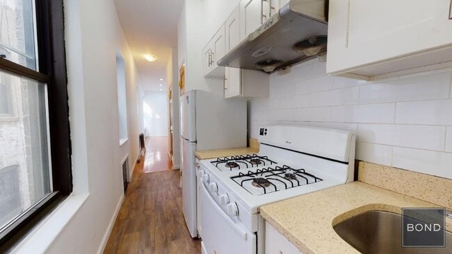 Building Photo - 137 E 30th St