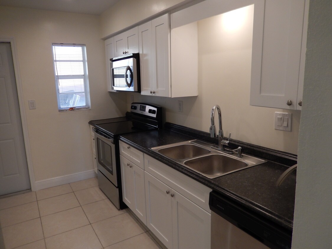 Kitchen - 3012 SE 4th Ave