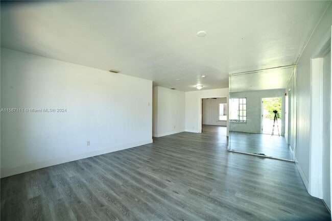 Building Photo - 9830 SW 80th Dr