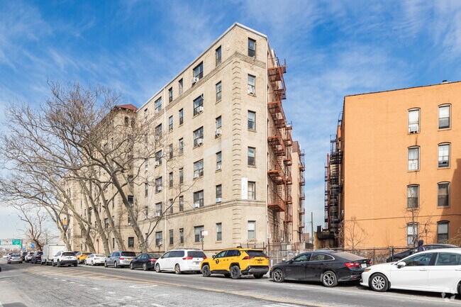Foto del edificio - 70-35 Broadway