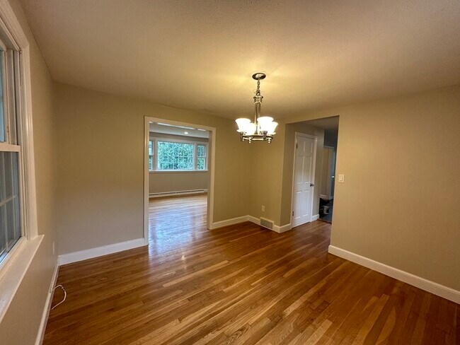 Building Photo - 35 N Bowditch St